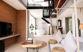 Yolo Bangkok Boutique Hotel